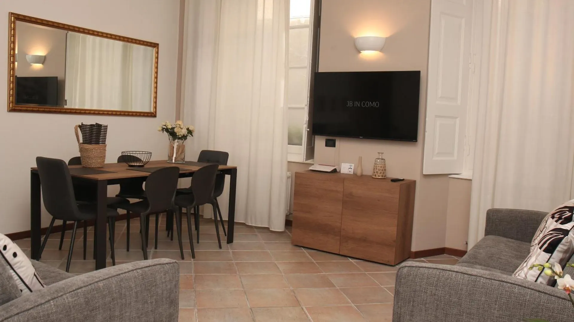 Jb In Como Apartment